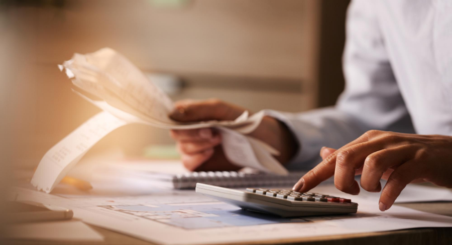 Mês de março registrou quase metade da população em situação de inadimplência